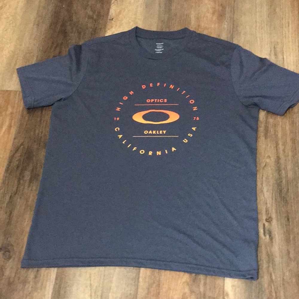 Oakley short sleeved tee